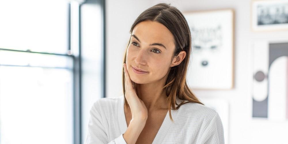 Essential Oils We Love For Happiness, Mood Boosts & Positivity