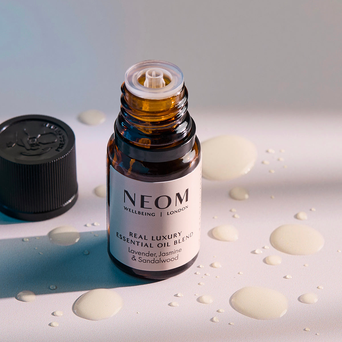 NEOM ネオム　エッセンシャルオイル Essential Oils for Stress l De-Stress Essential Oil | NEOM Organics US